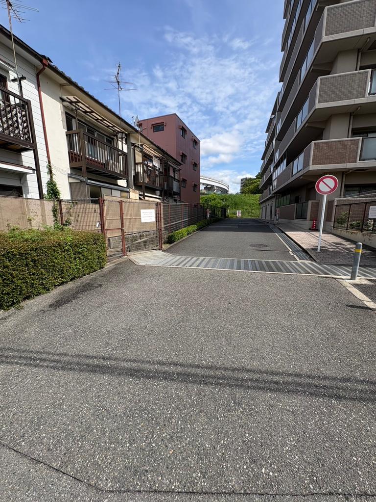 3-Bedroom Condo Near Station in Hotarugaikeminamimachi 0