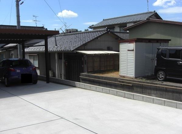 Vintage 5-Bedroom House in Ikarashinakajima 0