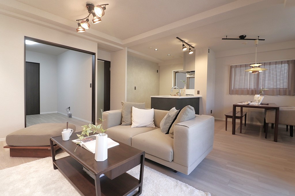3-Bedroom Condo Near Station in Enokojima 0