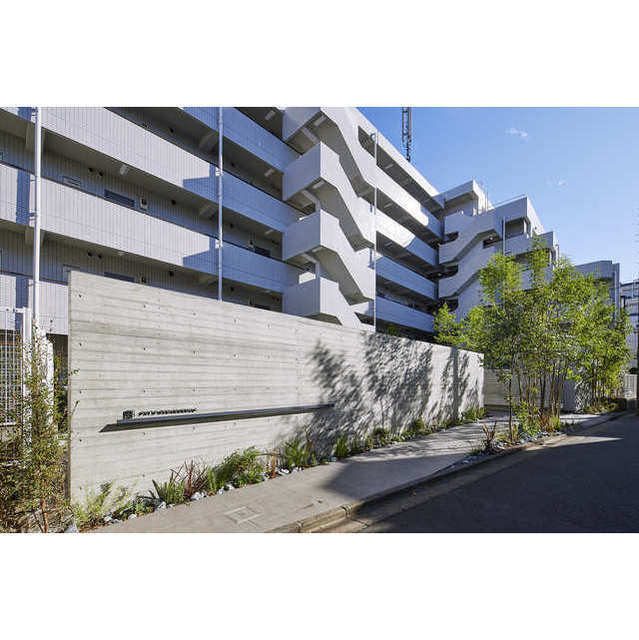 Well-Kept 1-Bedroom Condo Near Station in Nakarokugo 0