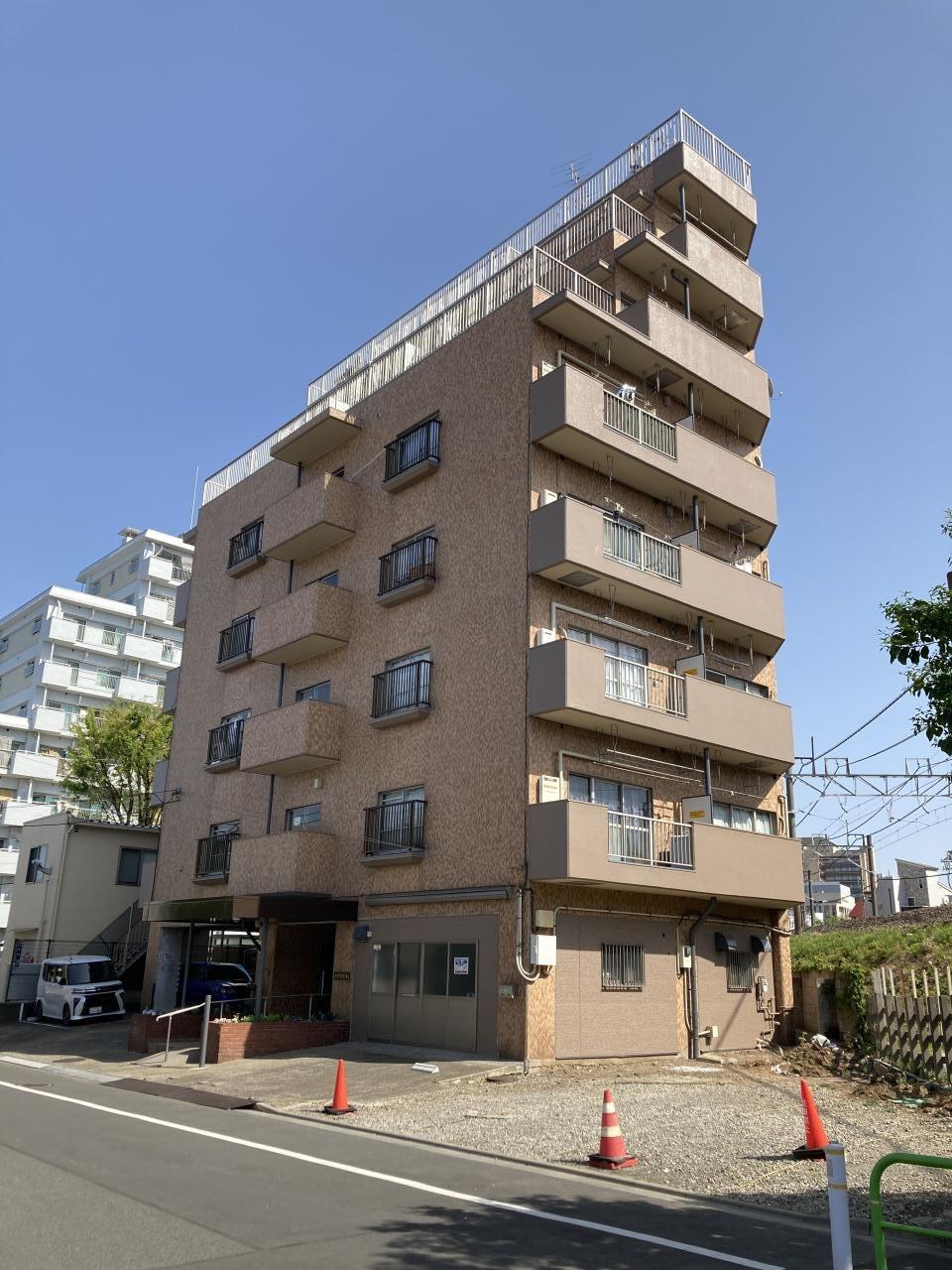 Charming 2-Bedroom Condo Near Station in Sakaecho 0