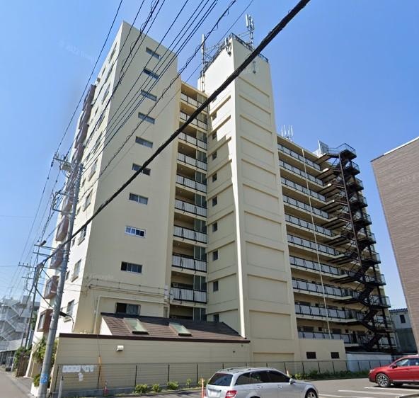 Vintage 3-Bedroom Condo in Tsuji 0