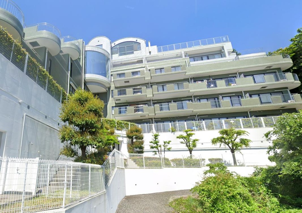 Well-Kept 1-Bedroom Condo in Oka 0