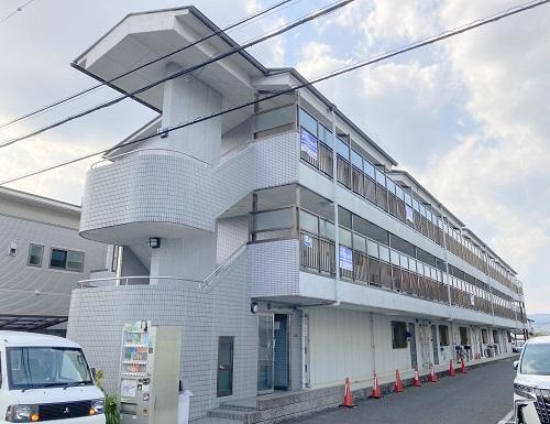 Charming 3-Bedroom Condo in Higashiikomatsukimicho 0