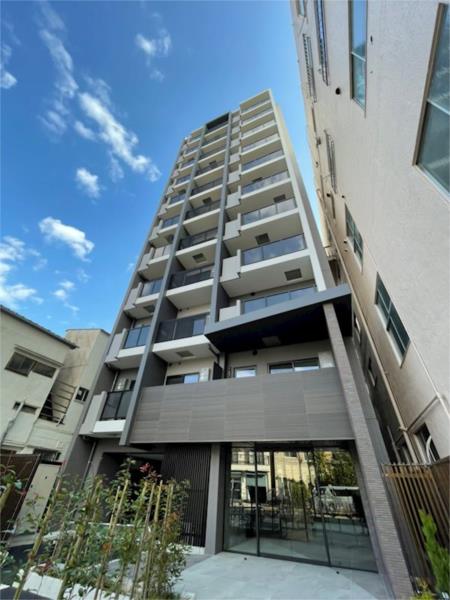 Modern 1-Bedroom Condo in Higashiasakusa 0