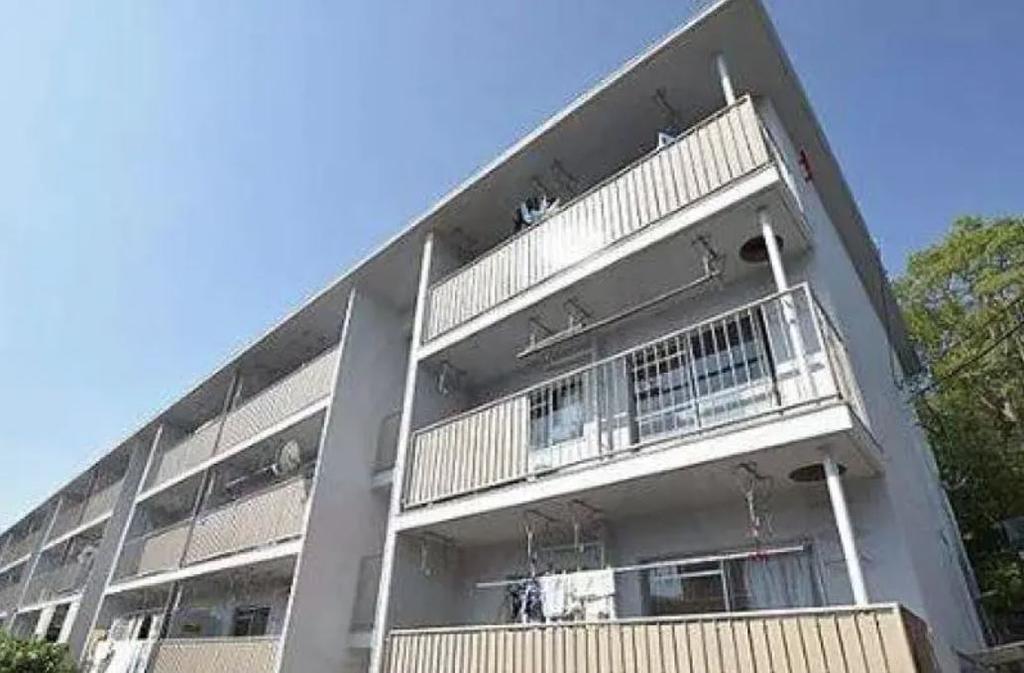 Classic 3-Bedroom Condo in Kamitakamaru 0