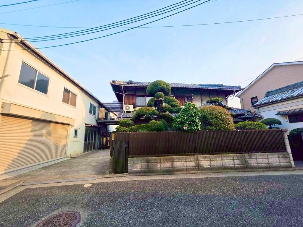 Classic 9-Bedroom Property in Kyuhoen 0