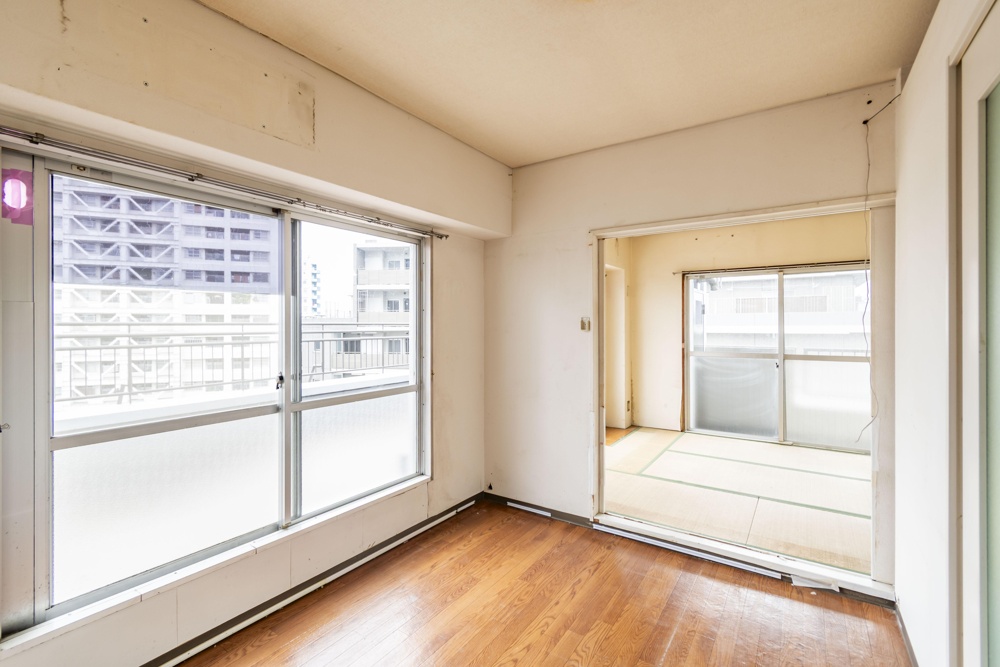 Classic 2-Bedroom Condo in Senju motomachi 0