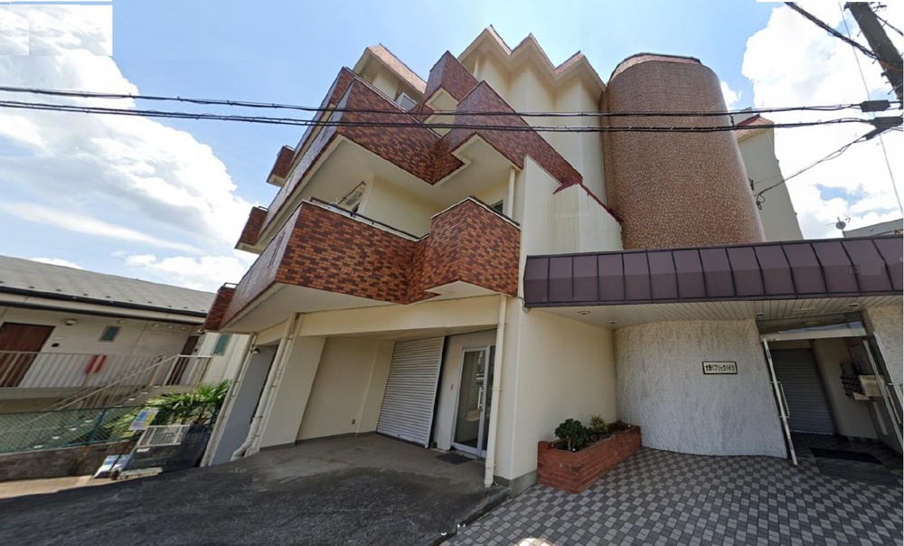 Vintage 2-Bedroom Condo Near Station in Onomachi 0