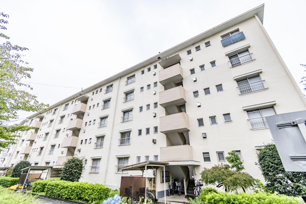 Vintage 3-Bedroom Condo Near Station in Asahicho 0