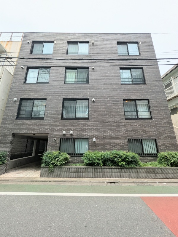 Modern Studio Condo in Nishinakanobu 0