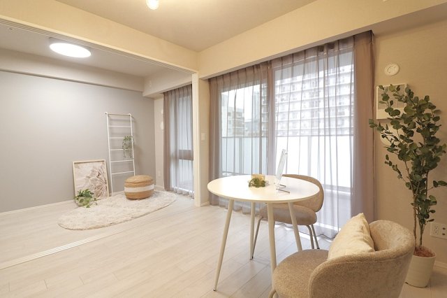 Modern 1-Bedroom Condo Near Station in Saiwaicho 0