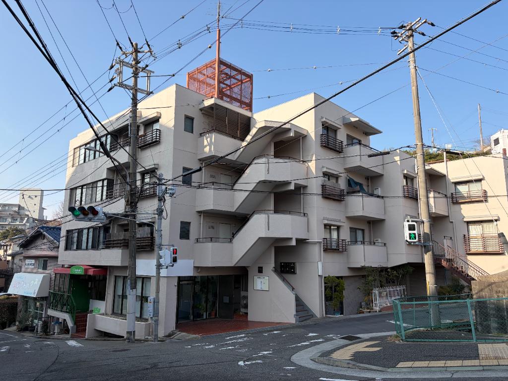 Classic 3-Bedroom Condo Near Station in Suzurandaikitamachi 0