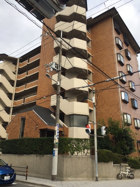 Well-Kept 2-Bedroom Condo Near Station in Himesato 0
