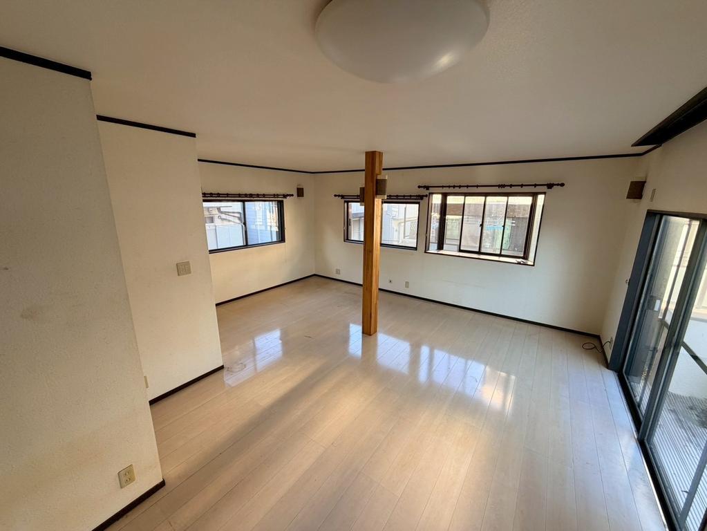 Well-Kept 4-Bedroom House in Enshoji 0