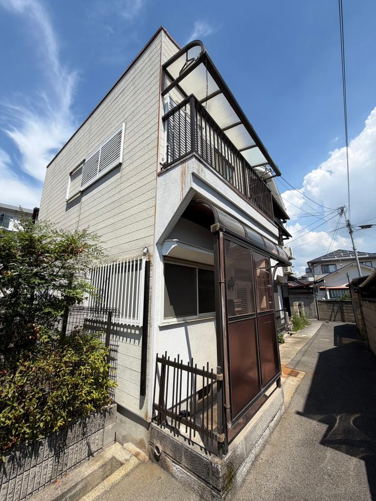 Well-Kept 2-Bedroom House in Ao 0