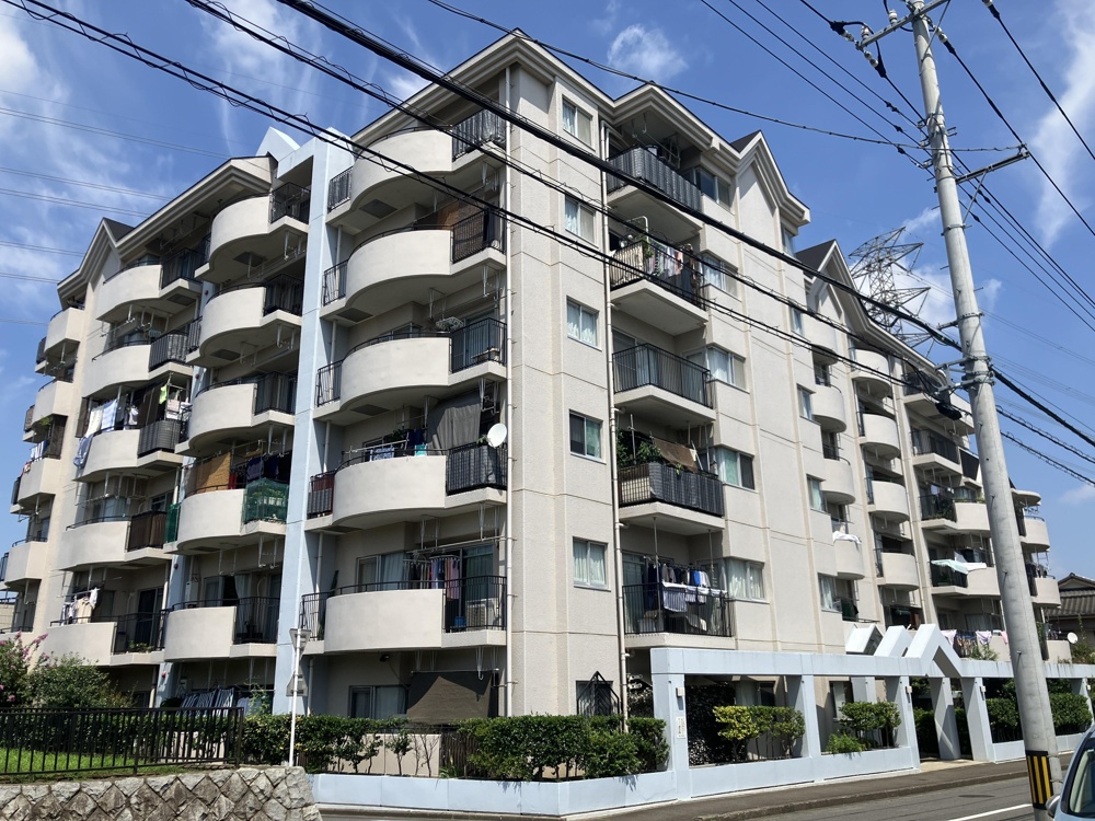 Classic 3-Bedroom Condo in Mizutani 0