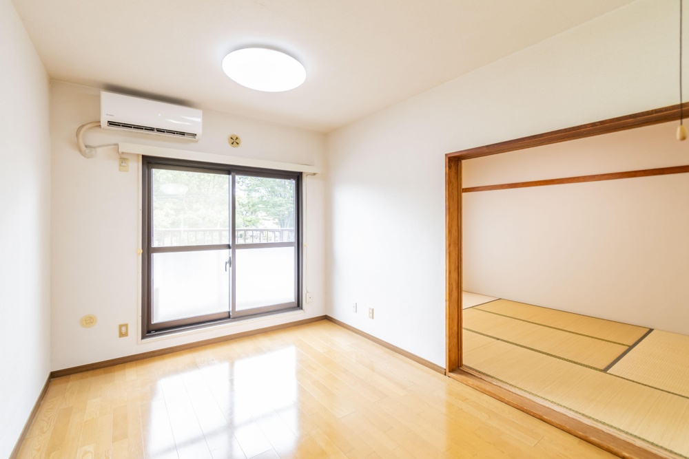 Charming 3-Bedroom Condo in Higashitokorozawawada 0