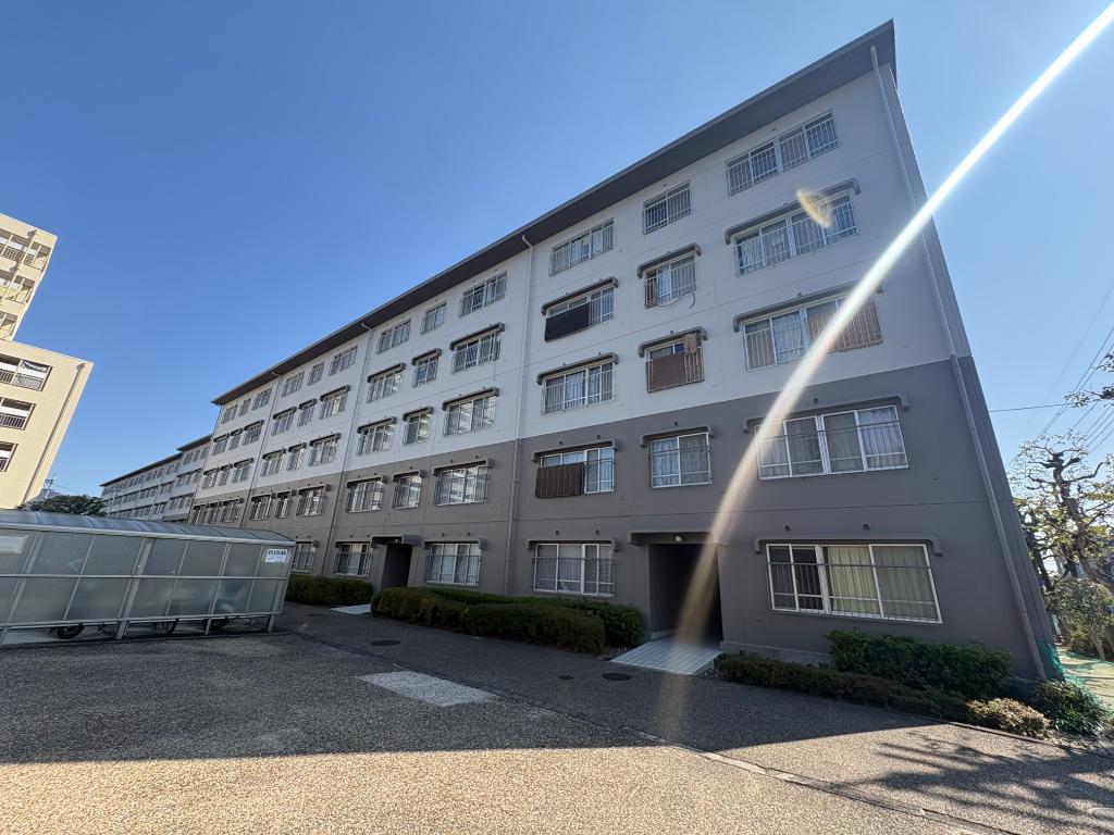 Well-Kept 3-Bedroom Condo in Sanjo sakaemachi 0