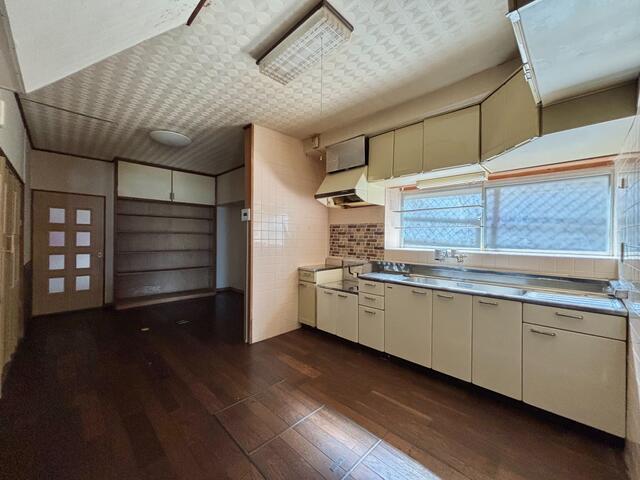 Classic 7-Bedroom House in Sakuragimachi 0