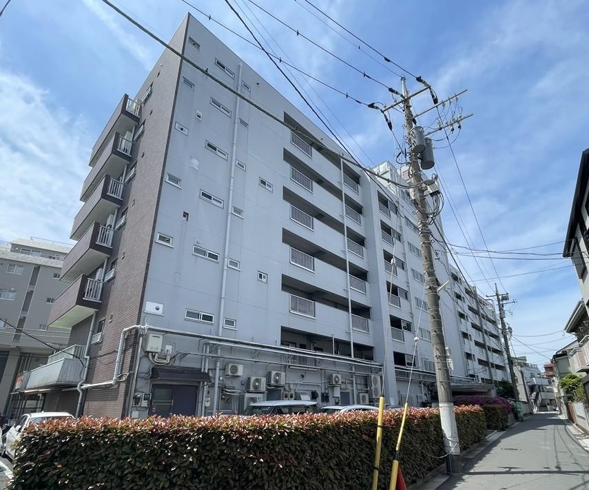 Vintage 2-Bedroom Condo Near Station in Kamiitabashi 0
