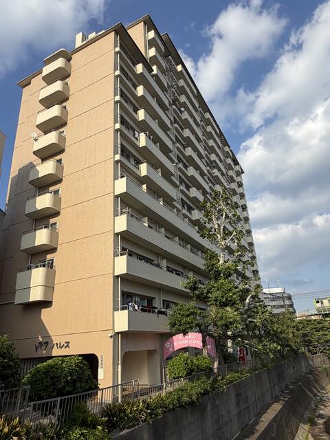 Vintage 3-Bedroom Condo Near Station in Shimochiai 0
