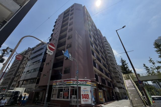 Well-Kept 1-Bedroom Condo Near Station in Edobori 0