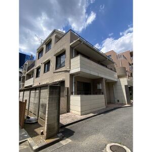 Charming 2-Bedroom Condo Near Station in Higashinakano 0