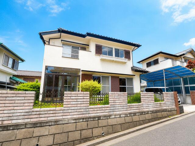 Classic 5-Bedroom House with a Garden in Sogo 0