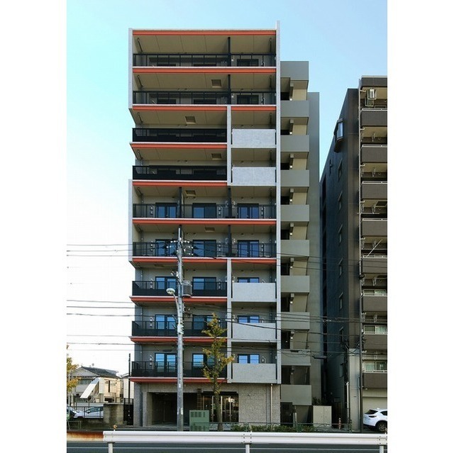 Modern 3-Bedroom Condo Near Station in Shimo 0