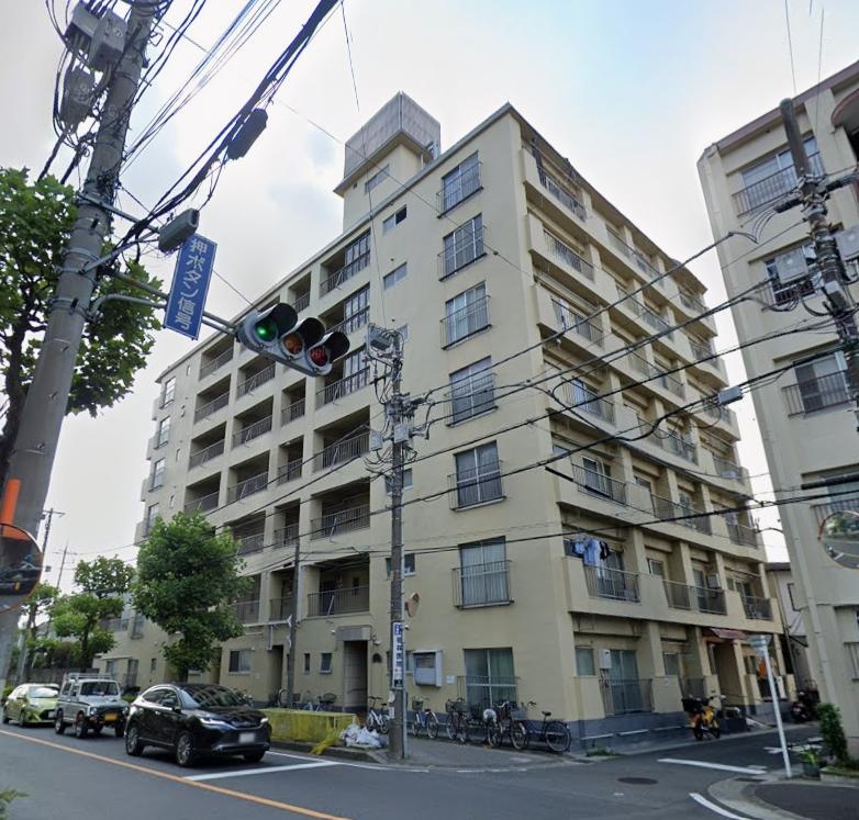 Classic 2-Bedroom Condo in Hombasu 0