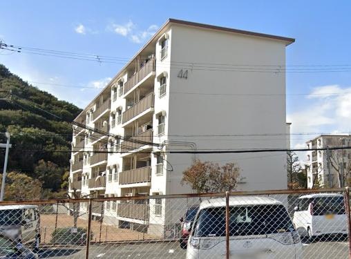 Vintage 2-Bedroom Condo in Takakuradai 0