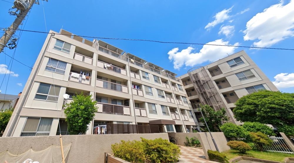 Well-Kept 3-Bedroom Condo in Yatsumachi 0