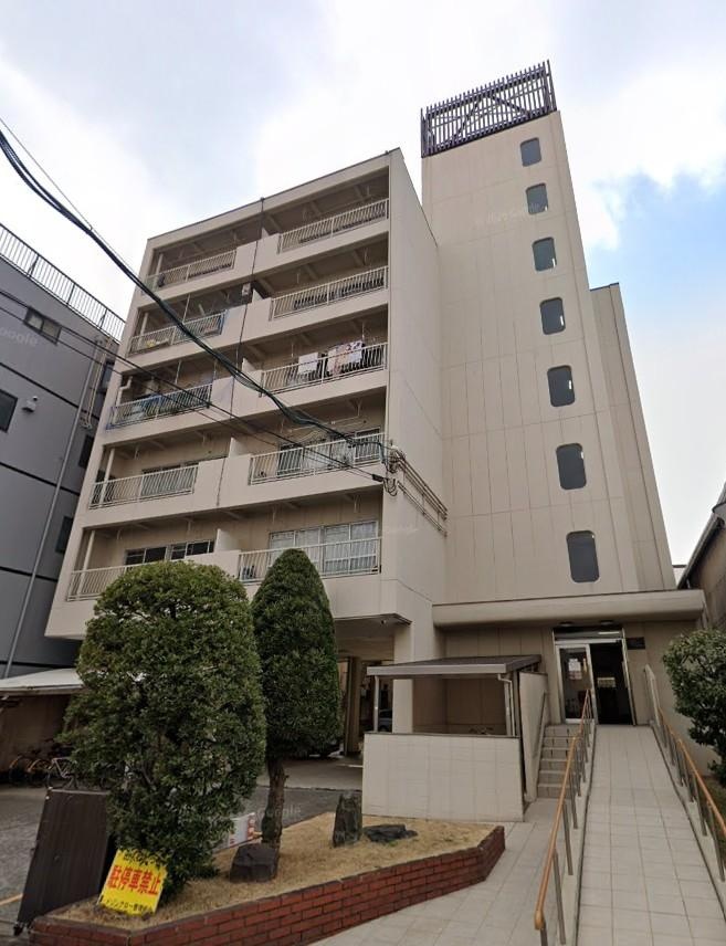 Charming 2-Bedroom Condo in Minamitsumori 0