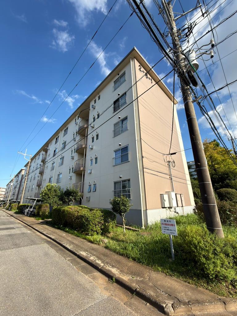 Vintage 3-Bedroom Condo in Midoridai 0