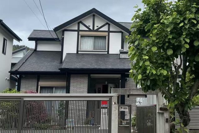 3-Bedroom House Near Station in Karatorokkodai 0