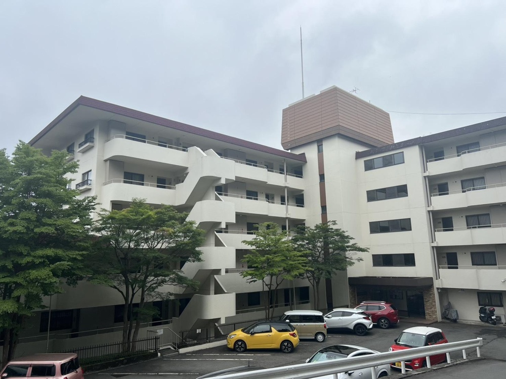 Well-Kept 2-Bedroom Condo Near Station in Kowakudani 0