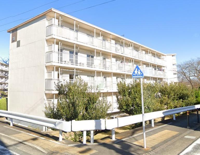 Charming 4-Bedroom Condo in Sakuragaoka 0
