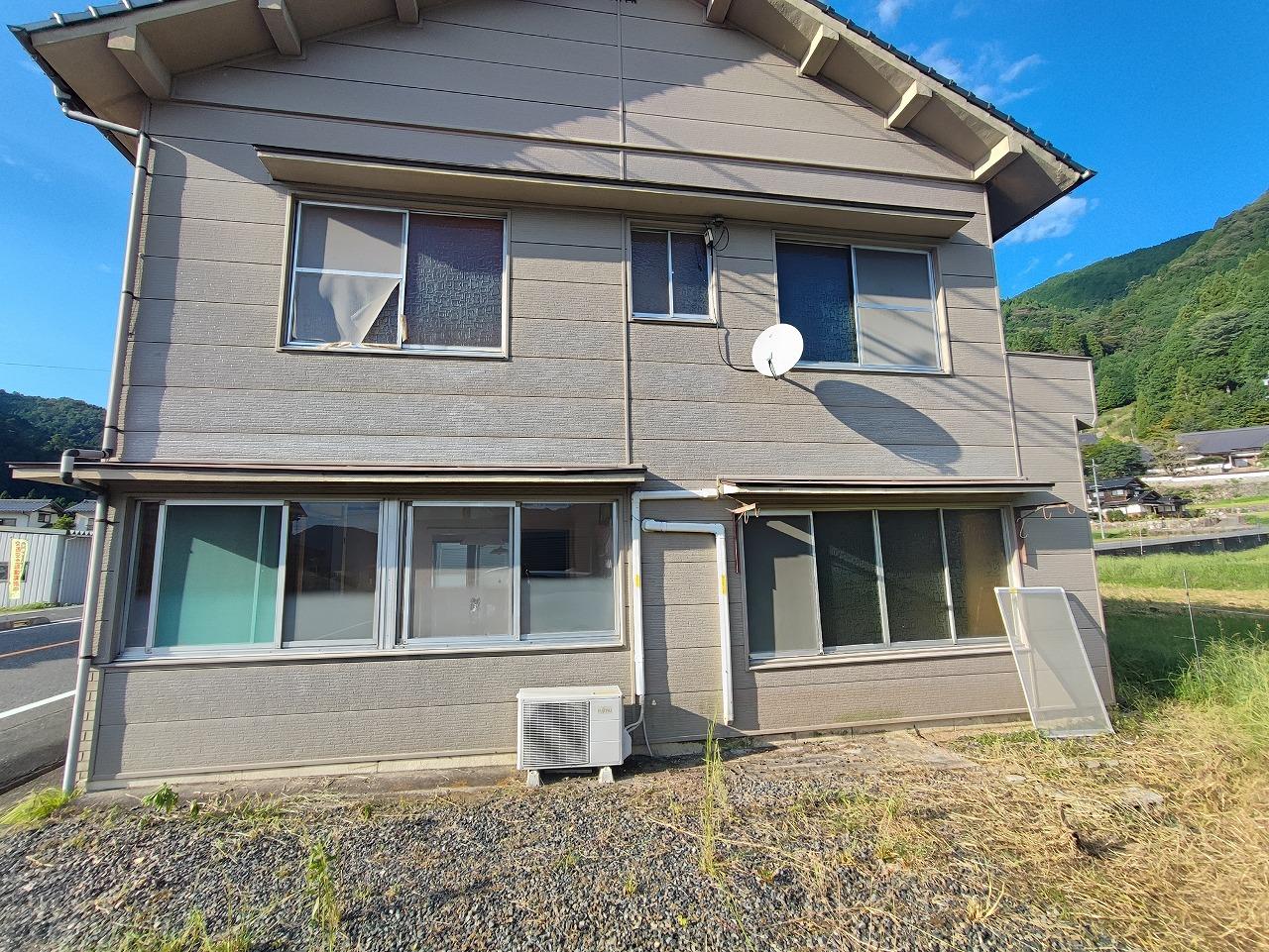 Charming 8-Bedroom House in Nagao 0