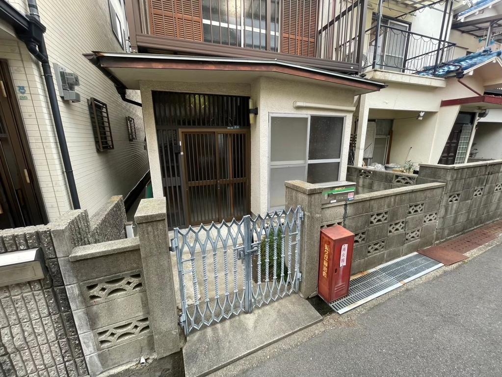 Vintage 4-Bedroom House in Higashitarumi 0