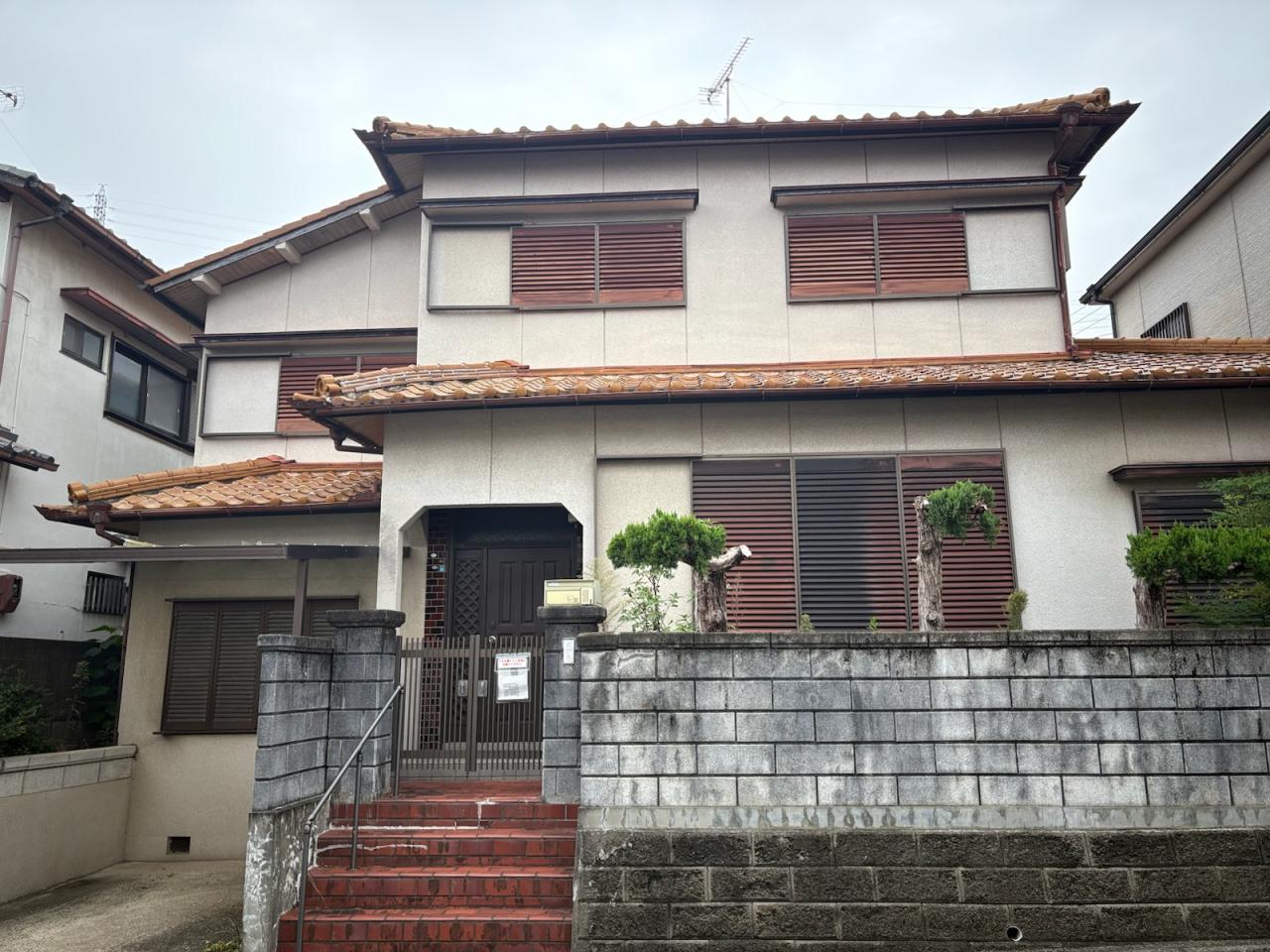 Classic 5-Bedroom House in Musota 0