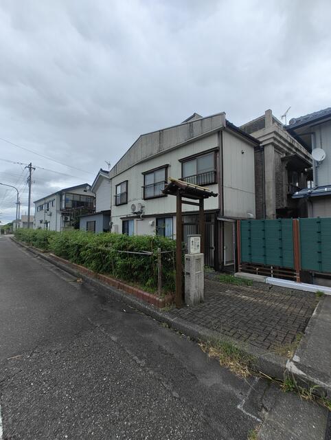 Well-Kept 3-Bedroom House Near Station in Omi 0